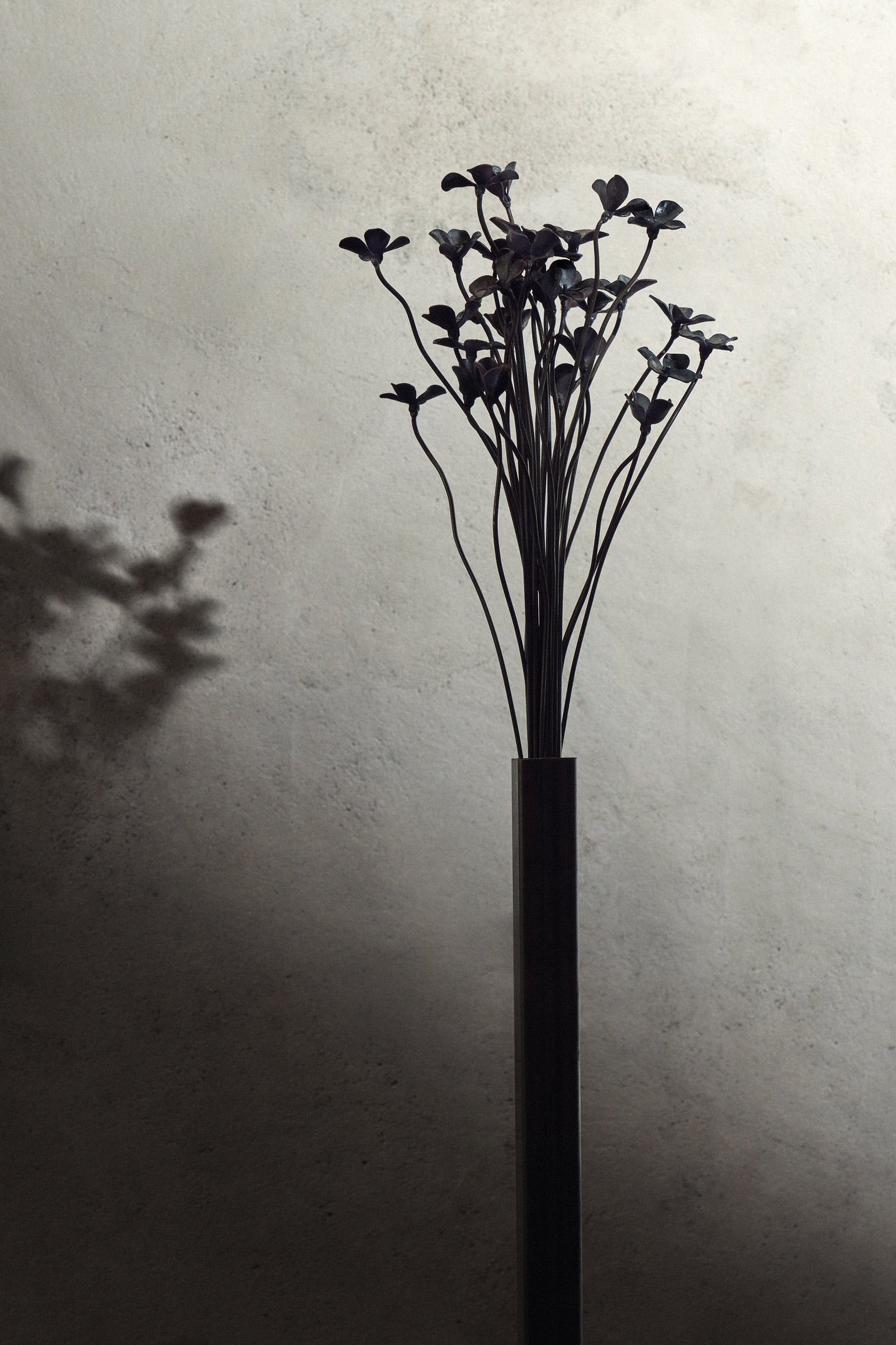 Bränd blomma av Berg Osterdahl